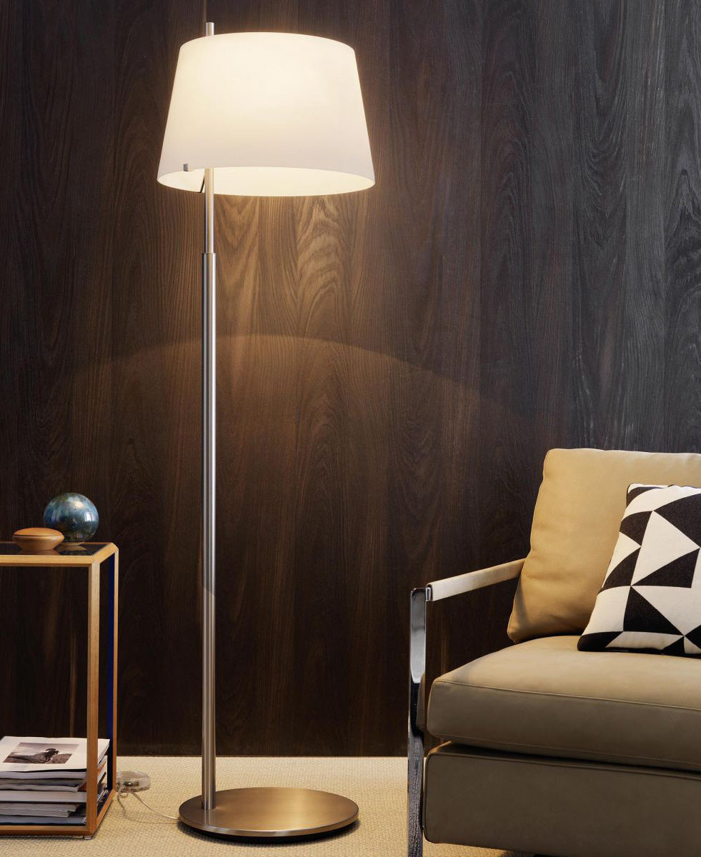 1226 Stehlampe